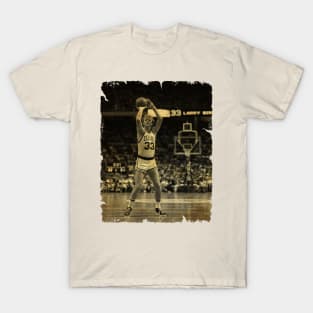 Larry Bird - Vintage Design Of Basketball T-Shirt